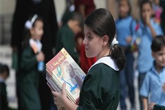 توزيع الحقائب والمستلزمات المدرسية على الطلاب الفقراء في قطاع غزة