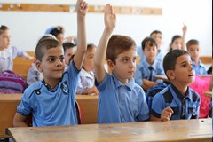 توزيع الحقائب والمستلزمات المدرسية على الطلاب الفقراء في قطاع غزة